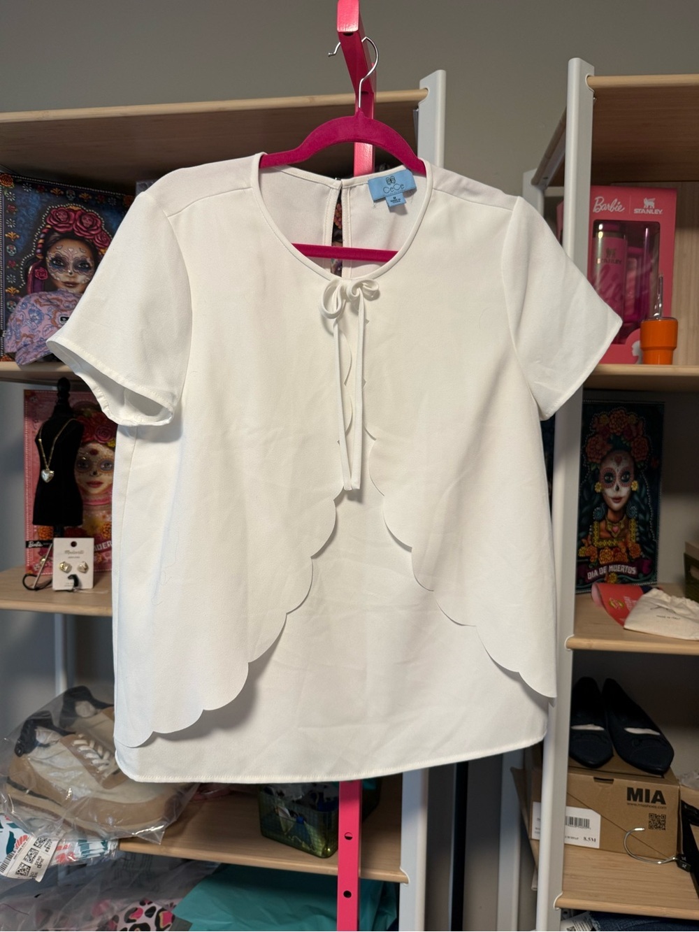 CeCe White Scalloped Blouse – Size Medium – NWOT - Picture 3 of 7